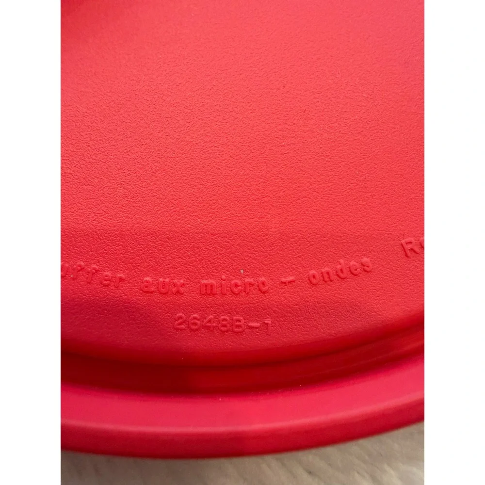 Tupperware Rock N Serve Red Microwave Lid with Yellow Vent 2648B-1 6.25 Inch